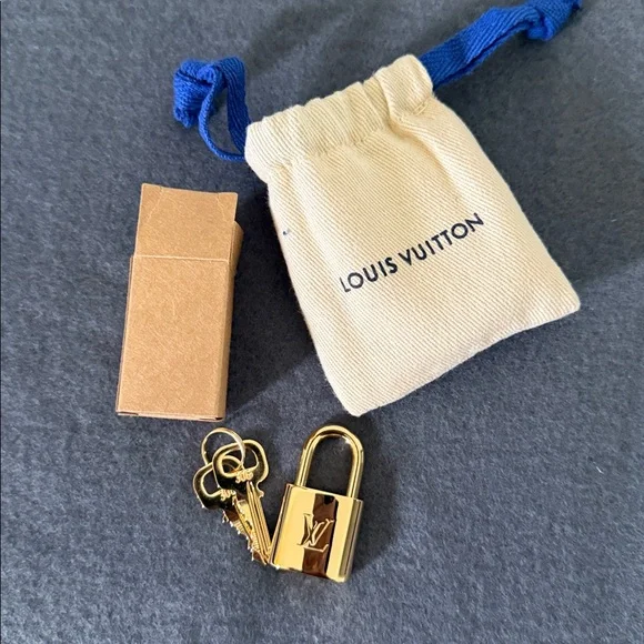 LV Lock and Key #306 - Picture 6 of 6